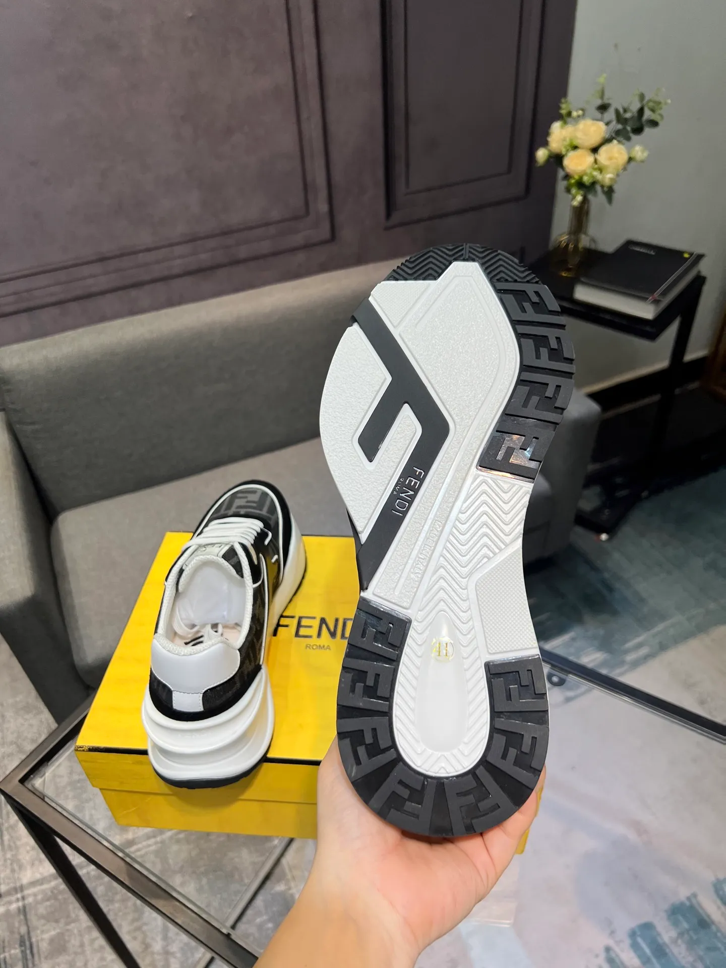 Men's shoes 💰580 FENDI men's fashion casual shoes 👟Hot sale🔥Official website 1:1 replica ⬆️Original quality - Original leather - Original breathable mesh lining Original outsole 1:1 replica, code number 38-44 (45-46 customized)